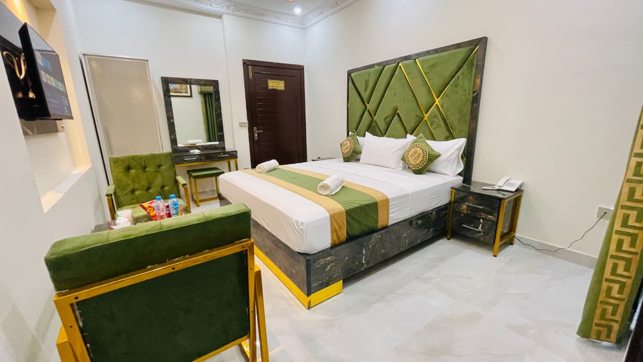 Go 002 Hotel Lahore Deluxe Double Bed