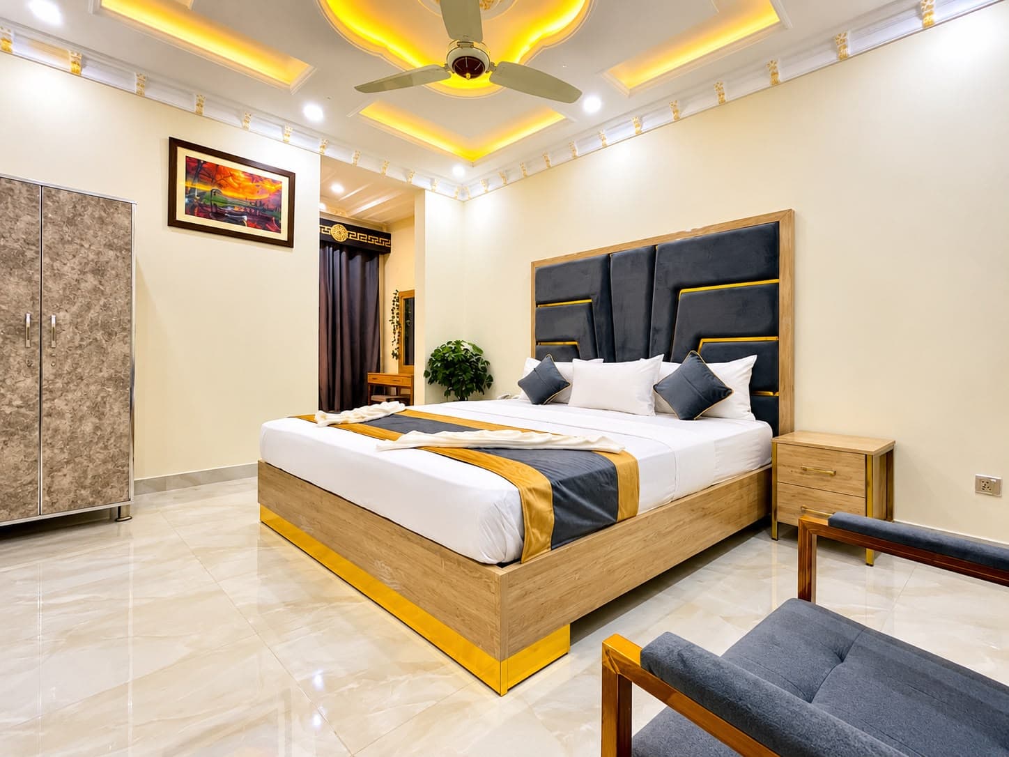 Go 002 Hotel Lahore Deluxe Double Bed