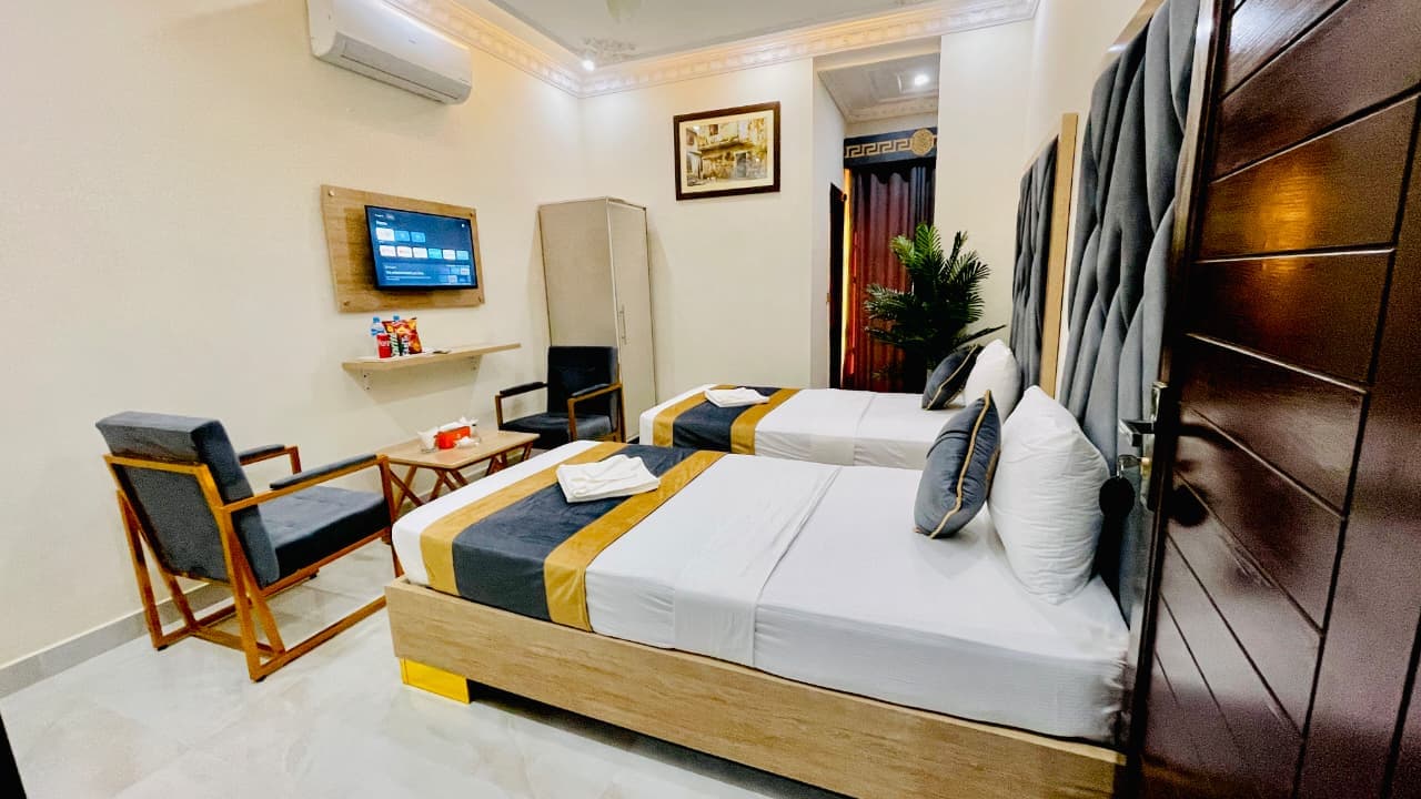 Go 002 Hotel Lahore Deluxe Twin Bed