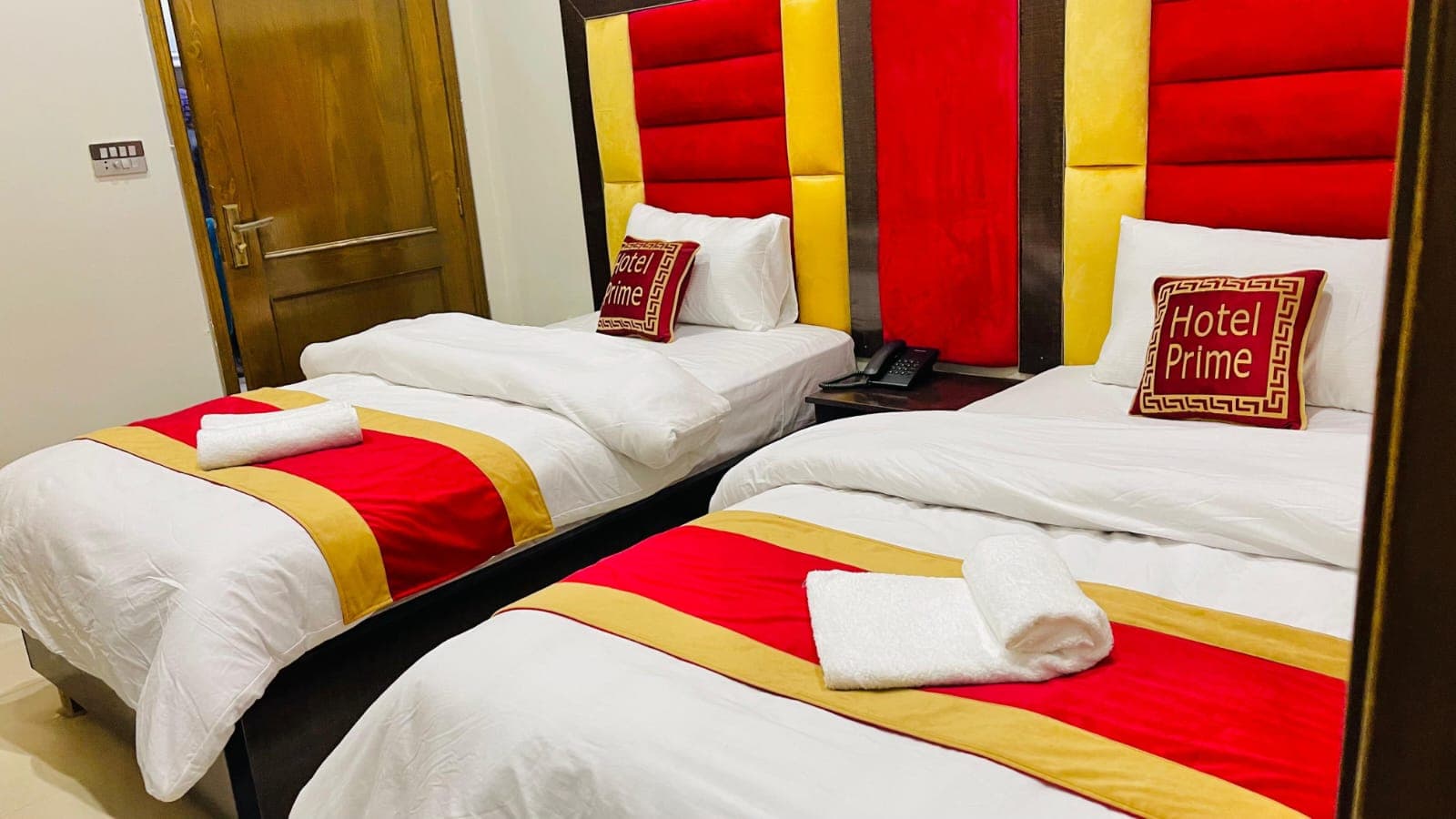 Go 004 Hotel Lahore Twin Bed
