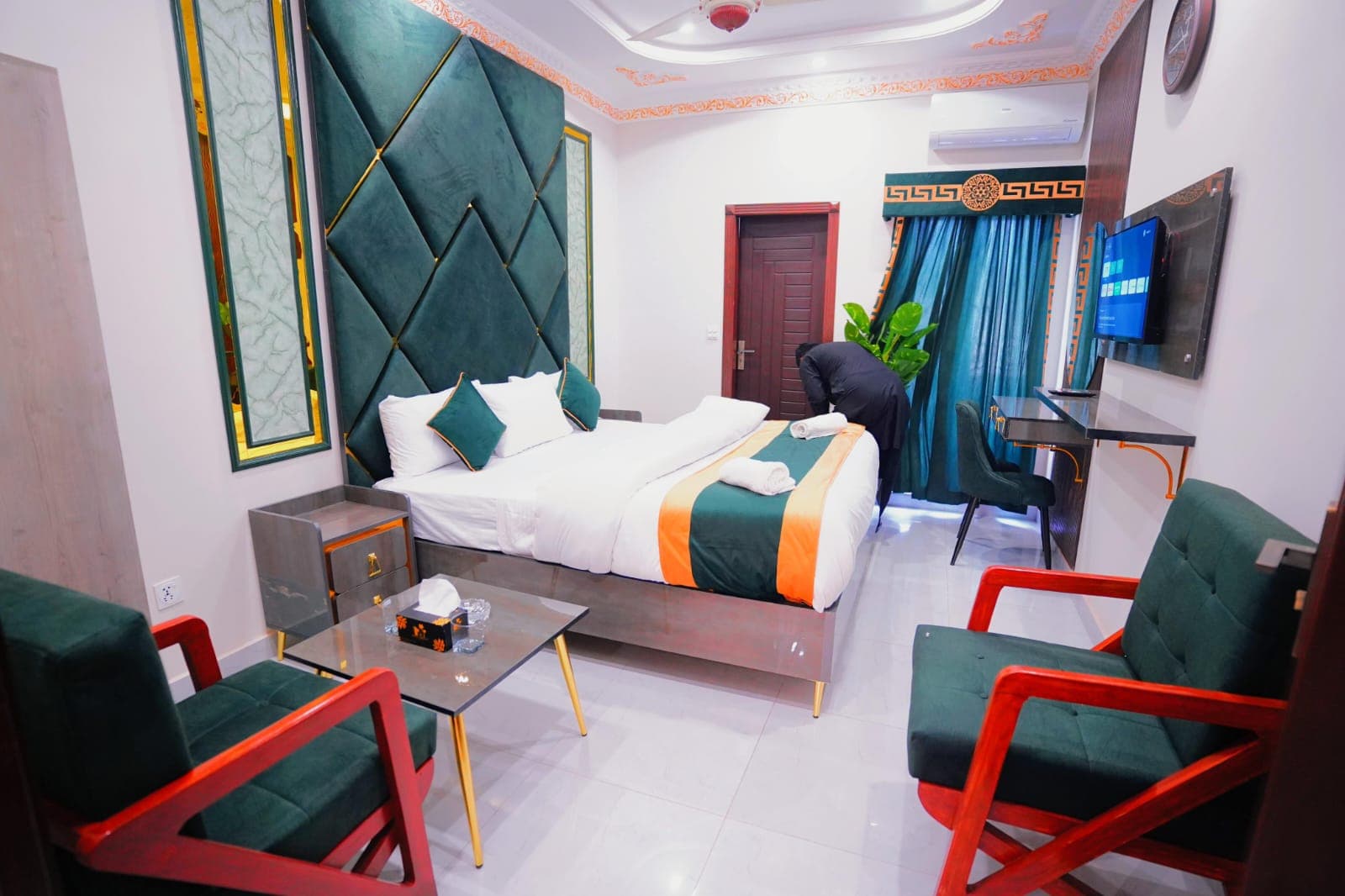 Go 005 Hotel Lahore Deluxe Double Bed