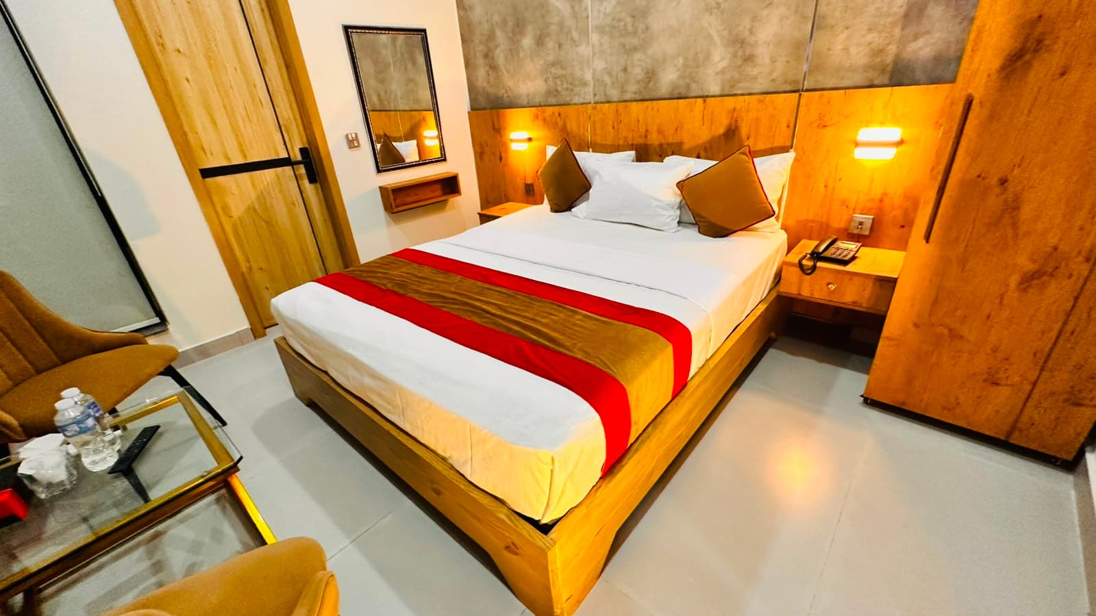 Go 006 Hotel Lahore Deluxe Double Bed