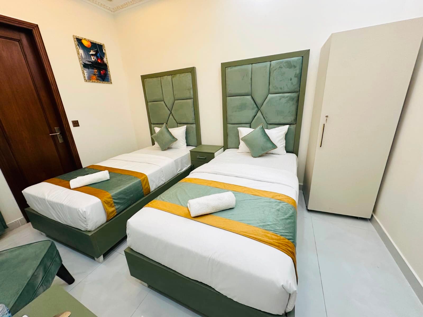 Go 001 Deluxe Twin Bed