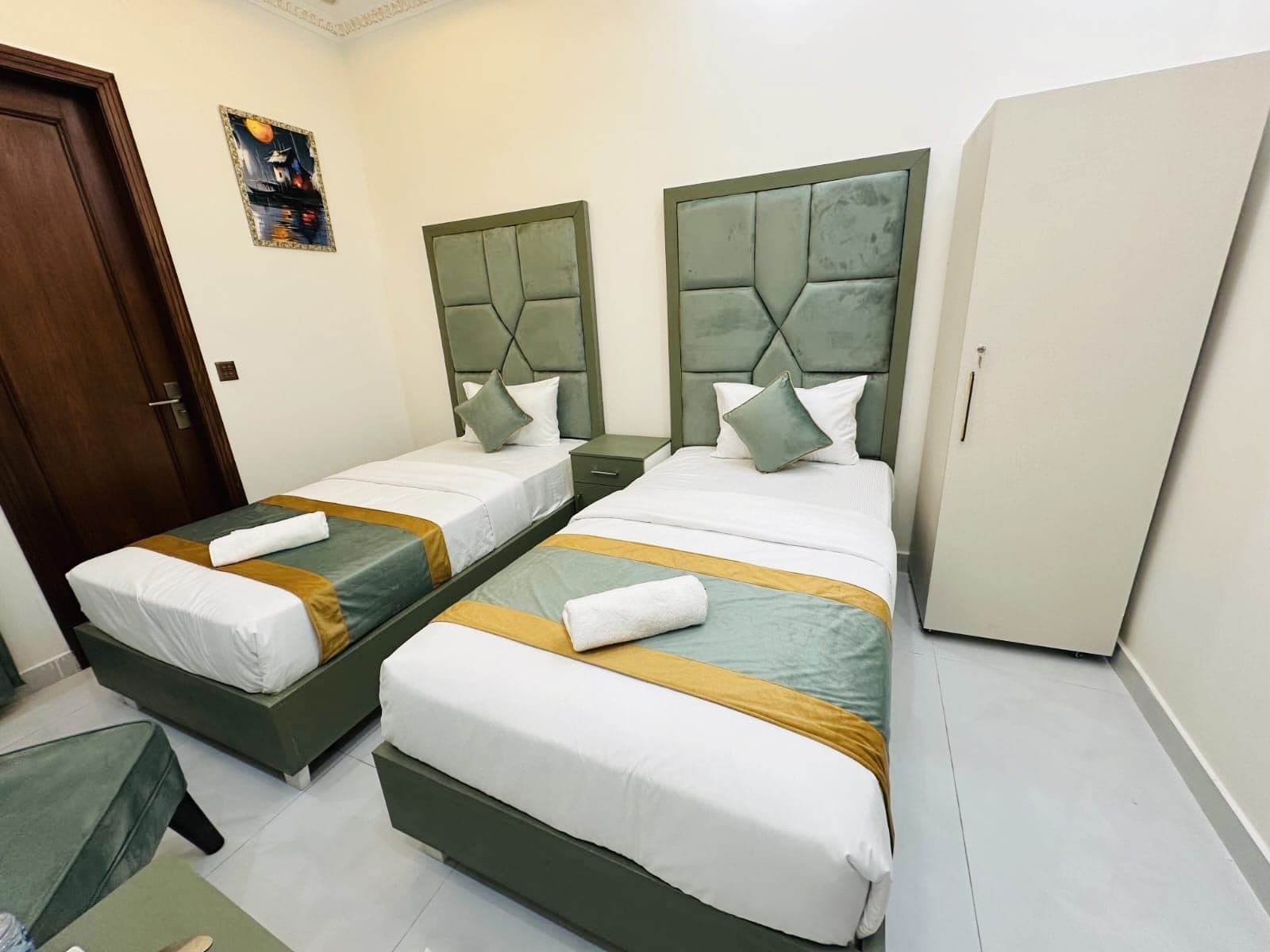 Go 001 Deluxe Twin Bed