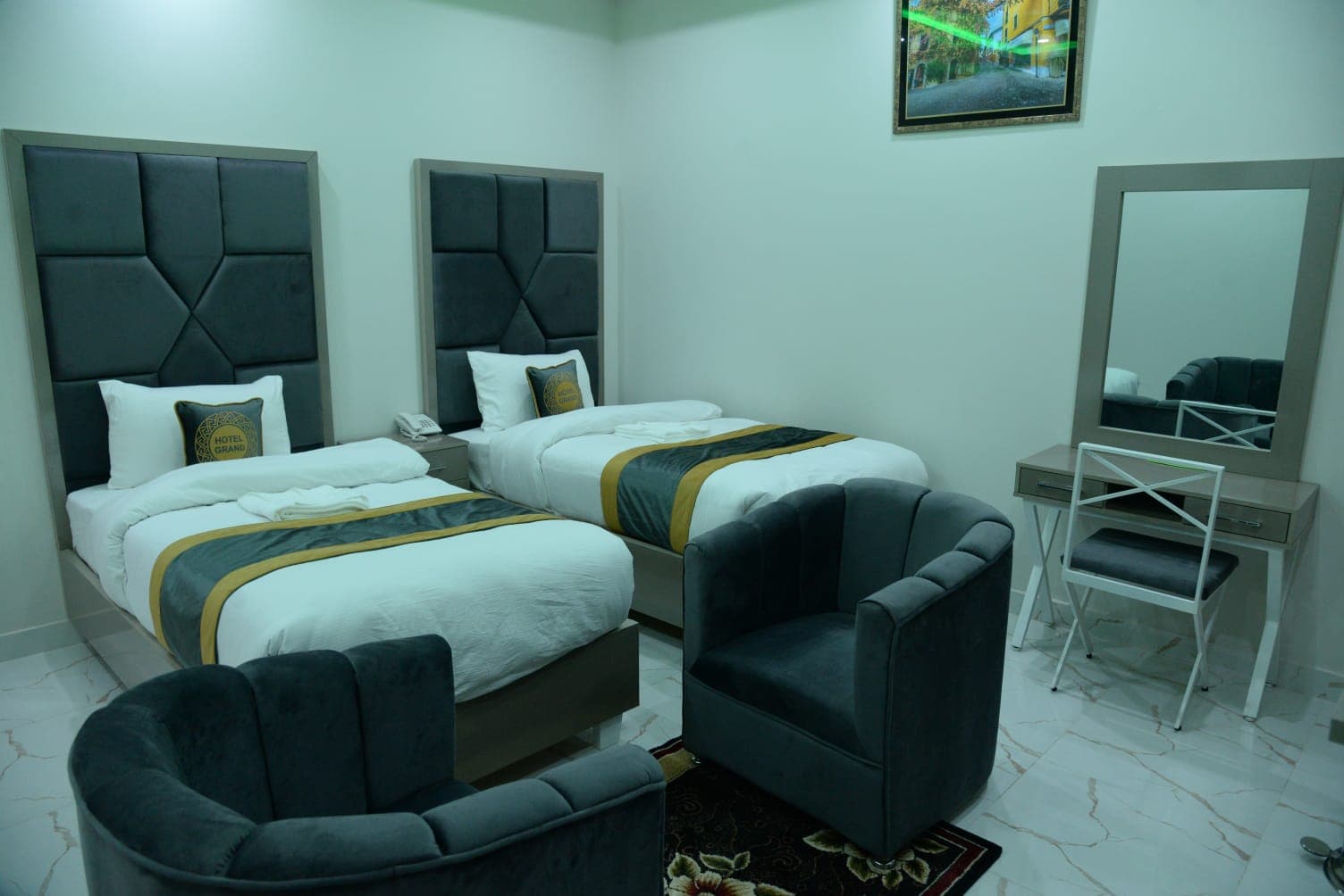 Go Luxury Grand Hotel Lahore Deluxe Twin Bed Room